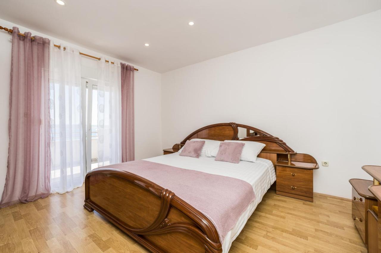 Apartmani Tomeri Starigrad Paklenica Exterior photo